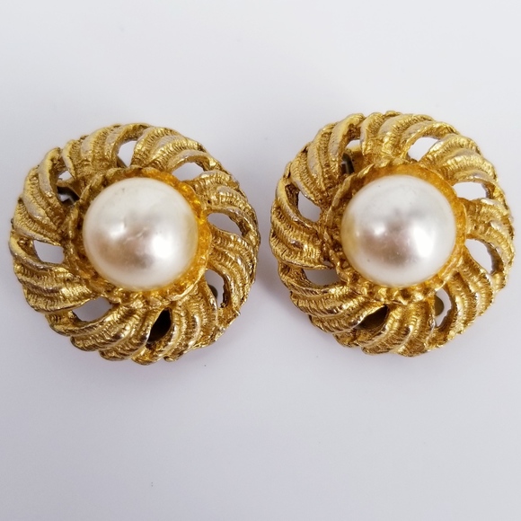Jewelry - 3x$15 Vintage Faux pearl gold tone clip on earring